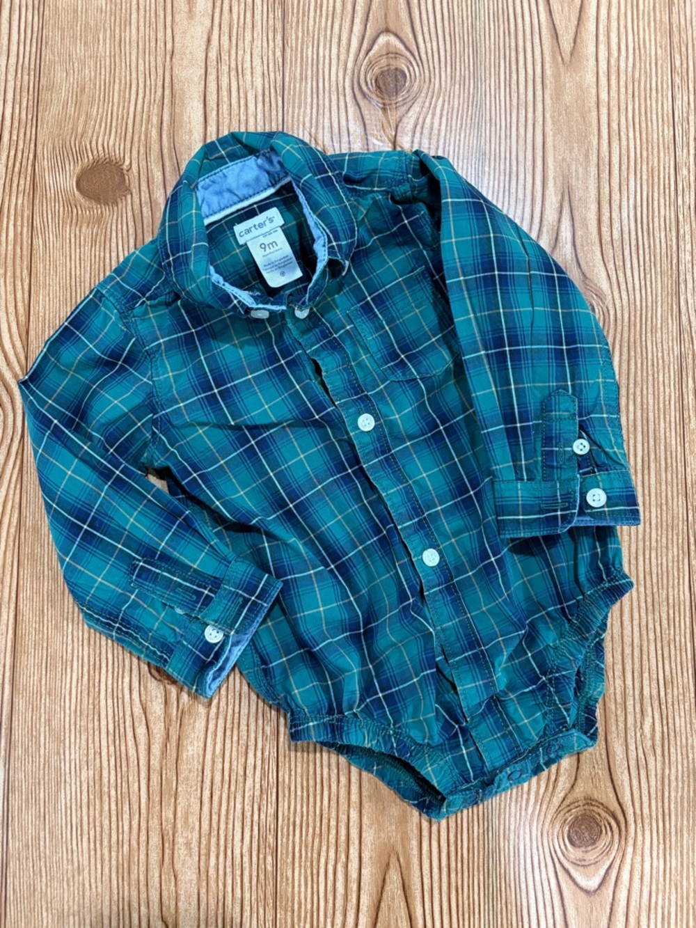 4/$20 Carter’s Plaid Long Sleeve One-Piece Onesie Cotton 9 Month